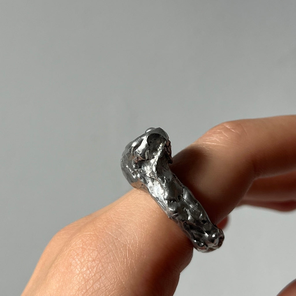 anillo plateado hecho a mano mujer