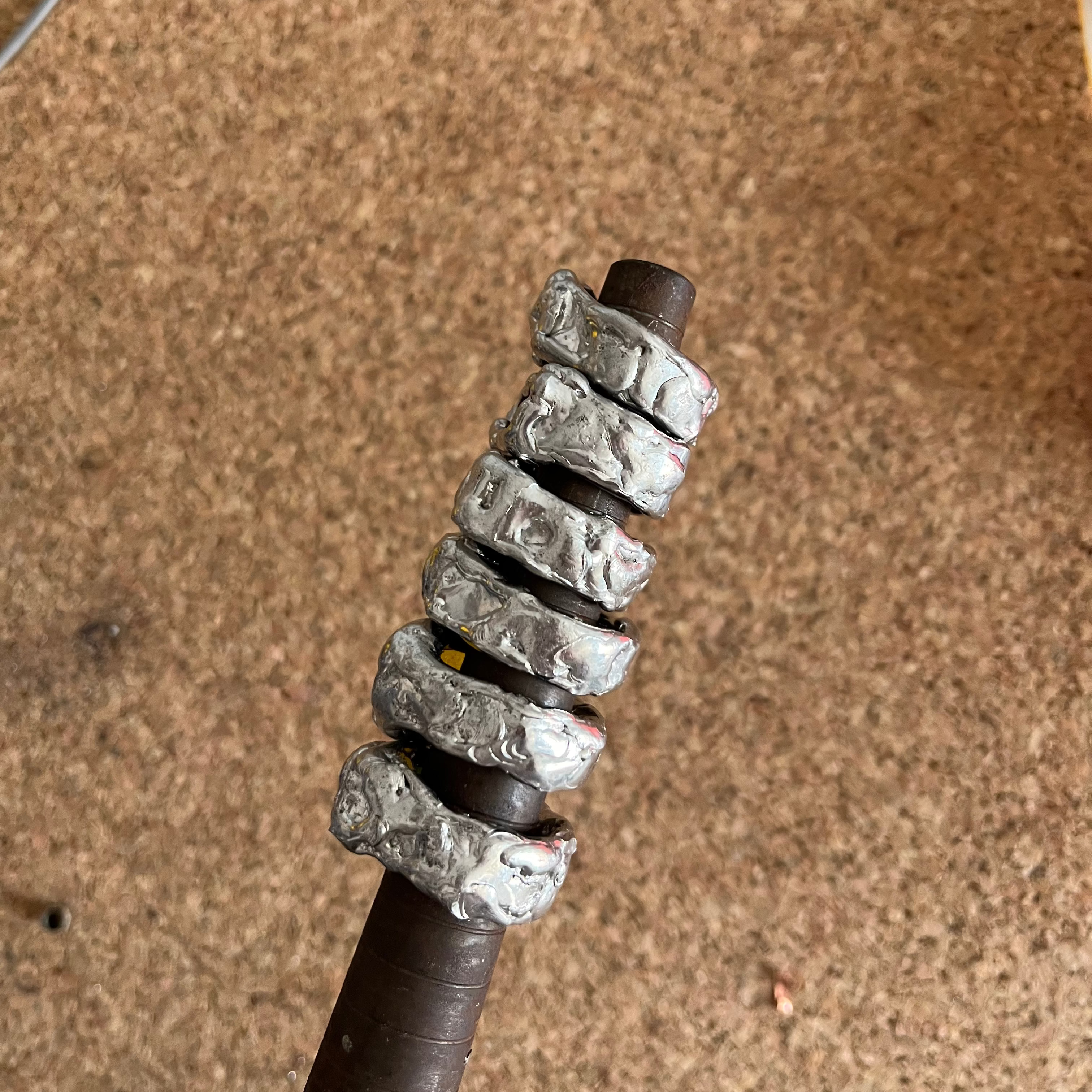 anillo plateado formas orgánicas