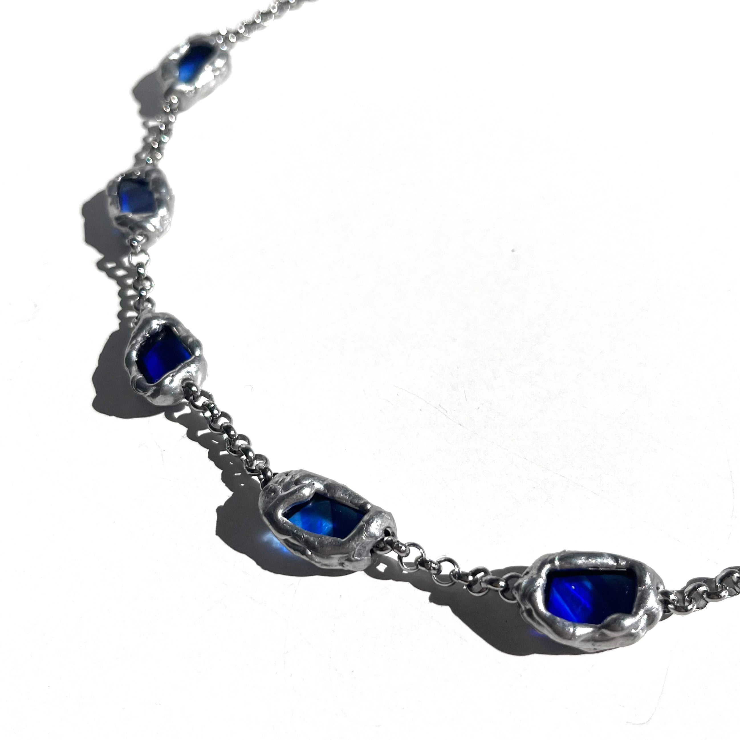 collar plateado para verano