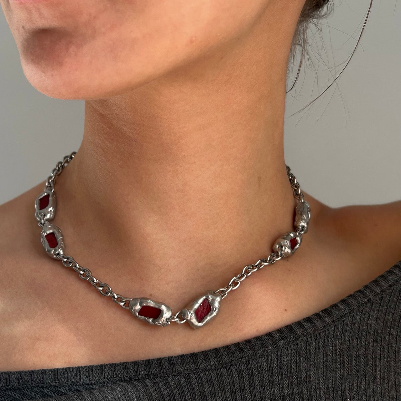 collar hecho a mano plateado