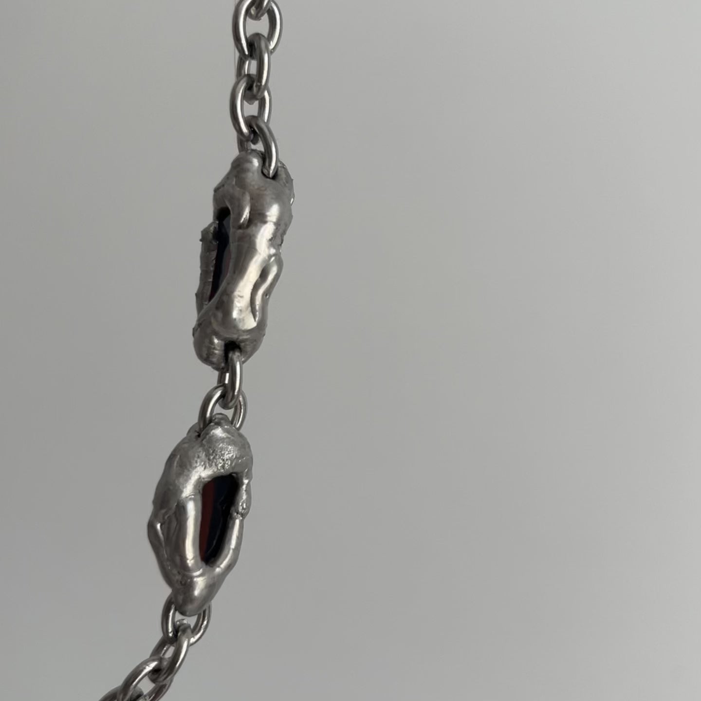 collar plateado hombre original