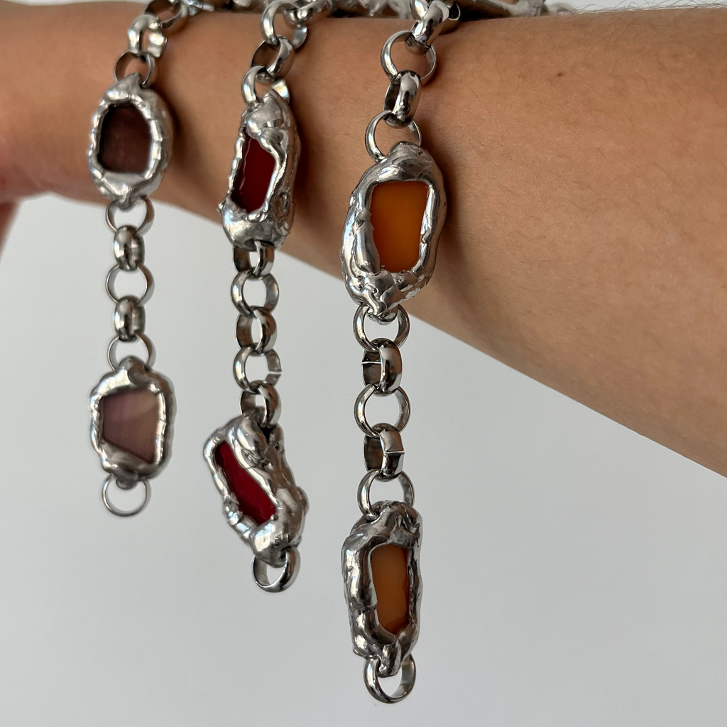 pulsera plateada hecha a mano